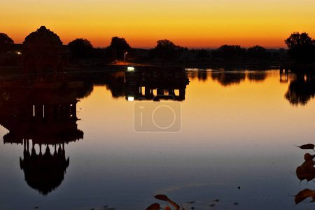 Téléchargez les photos : Lumière du matin, lac Gadsisar, Jaisalmer, Rajasthan, Inde - en image libre de droit