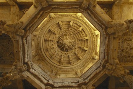 Téléchargez les photos : Dôme de plafond à l'intérieur, Ranakpur Jain temple, Ranakpur, Rajasthan, Inde - en image libre de droit
