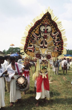 Foto de Padayani espectacular evento de danza folclórica asociado con el festival de cierto templo, kerala, India - Imagen libre de derechos