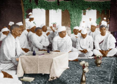 Foto de Mahatma Gandhi pronunciando el discurso de convocatoria, Gujarat, India, Asia, 14 de enero de 1925 - Imagen libre de derechos