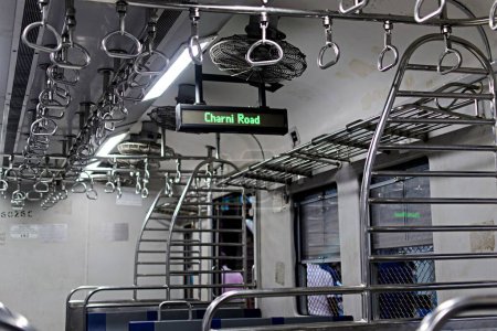 Téléchargez les photos : Indicateur à l'intérieur du train local, Charni Road, Mumbai, Maharashtra, Inde, Asie - en image libre de droit