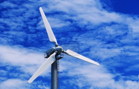 Téléchargez les photos : Énergie - Moulin à vent de jour - en image libre de droit