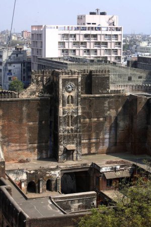 Luftaufnahme des Tores der Festung Bhadra, die 1411 n. Chr. in der Stadt Ahmedabad gebaut wurde; Gujarat; Indien