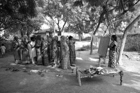 Téléchargez les photos : Enseignant enseignant femmes uttar pradesh Inde Asie - en image libre de droit