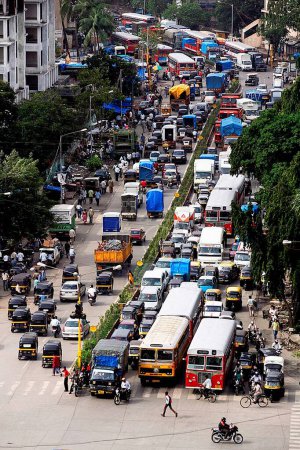 Téléchargez les photos : Situation chaotique de la circulation à la jonction de Saki naka, Bombay Mumbai, Maharashtra, Inde - en image libre de droit