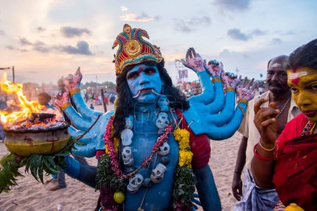 Foto de Vestido de mujer como la diosa hindú Kali, Tamil Nadu, India, Asia - Imagen libre de derechos