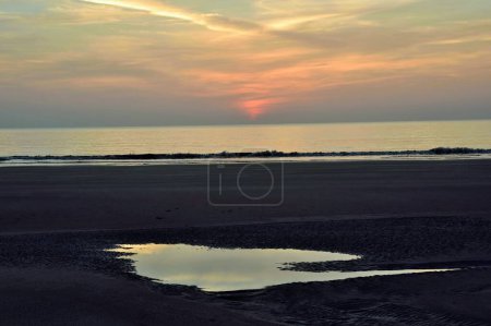 Foto de Puesta del sol, Playa del Bhagal, Valsad, Gujarat, India, Asia - Imagen libre de derechos
