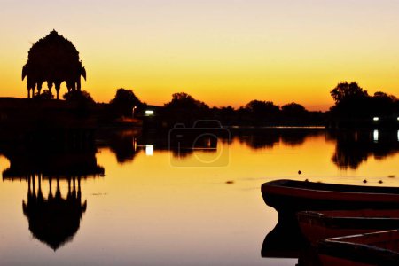 Foto de Luz de la mañana, Lago Gadsisar, Jaisalmer, Rajastán, India - Imagen libre de derechos