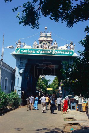 Foto de Entrada decorada del templo de Sri Manakkula Vinayagar, Pondicherry, India U.T. - Imagen libre de derechos