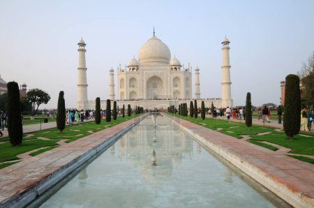Téléchargez les photos : Taj mahal à Agra, Uttar Pradesh, Inde - en image libre de droit