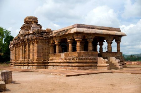 Templo cueva de Jain, Patadkal, Bagalkot, Karnataka, India