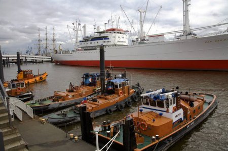 Téléchargez les photos : Cape amour with schieppers shipping Port ; Hambourg ; Allemagne ; Europe - en image libre de droit