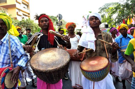 Téléchargez les photos : Danse folklorique tribale, Purulia, Bengale occidental, Inde - en image libre de droit