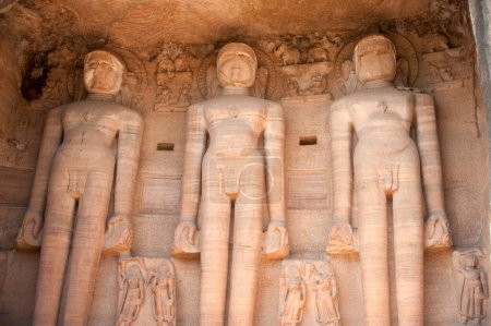 Estatua de jain tirthankaras en el fuerte de Gwalior, Madhya Pradesh, India