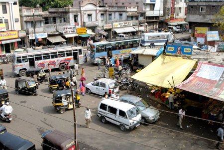 Téléchargez les photos : Trafic près de Indore bus stand, Madhya Pradesh, Inde - en image libre de droit