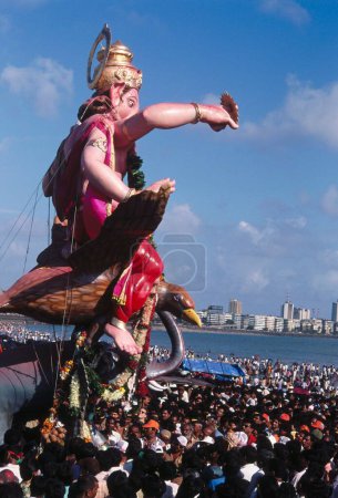 Foto de Ganesh ganpati Festival Elefante cabeza Señor inmersión visarjan, bombay mumbai, maharashtra, India - Imagen libre de derechos