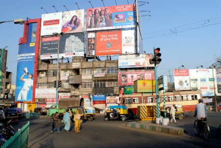 Téléchargez les photos : Trafic au Khanduji baba chowk à Pune, Maharashtra, Inde - en image libre de droit