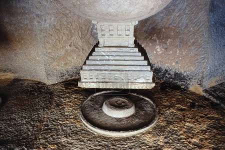 Tallado en stupa, Cuevas de Bhaja, cerca de Malavli, Pune, Maharashtra, India, Asia