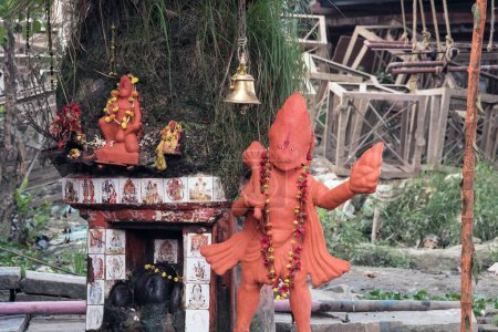 Foto de Hanuman temple under tree, babughat, kolkata, west bengal, India, Asia - Imagen libre de derechos