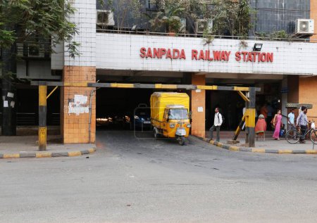 Téléchargez les photos : Sanpada gare, Navi Mumbai, maharashtra, Inde, Asie - en image libre de droit