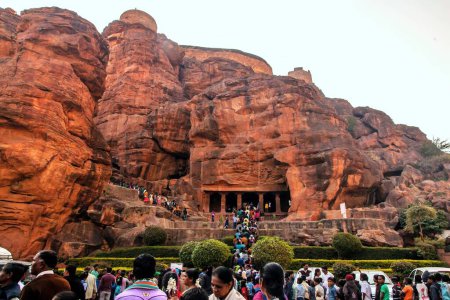 Téléchargez les photos : Temple rupestre rupestre, Badami, Bagalkot, Karnataka, Inde - en image libre de droit