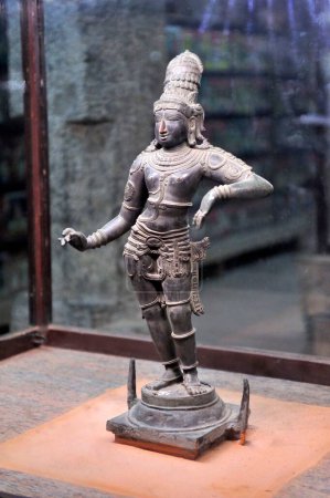Téléchargez les photos : Statue en bronze de la dynastie Krishna chola dans le temple meenakshi madurai tamilnadu Inde Asie - en image libre de droit