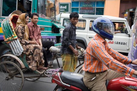 Téléchargez les photos : Scène de rue, Dacca, Bangladesh - en image libre de droit