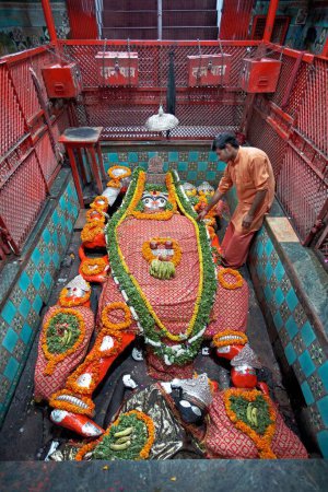 Téléchargez les photos : Sculpture Hanuman temple à Sangam uttar pradesh, Inde, Asie - en image libre de droit