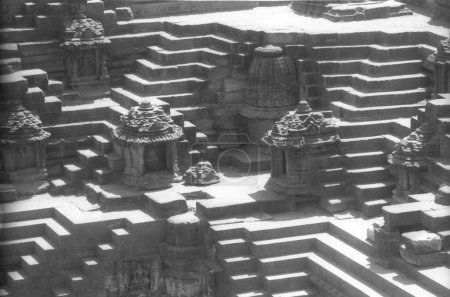 Téléchargez les photos : Stepwell modhera Temple solaire hindou, Mehsana, Gujarat, Inde, Asie - en image libre de droit