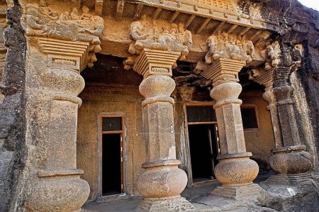 Pilares del templo cueva hinyana pandav cuevas del primer siglo antes de Cristo al segundo siglo después de Cristo; Satavahana; Nasik; Maharashtra; India
