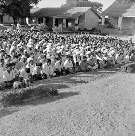 Foto de Viejo vintage 1900 en blanco y negro imagen de la aldea india reunión apoyo libertad movimiento India 1940 - Imagen libre de derechos