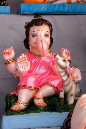 Un pequeño ídolo del señor Ganesh; Pune; Maharashtra; India