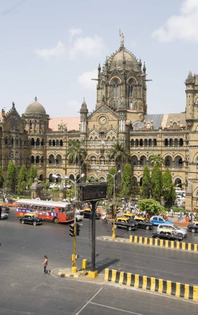 Foto de CST Chhatrapati Shivaji Terminus, Bombay now Mumbai, Maharashtra, India - Imagen libre de derechos