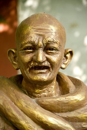 Téléchargez les photos : Sculpture mahatma gandhi, kabir chaura, varanasi, uttar pradesh, Asie, Inde - en image libre de droit