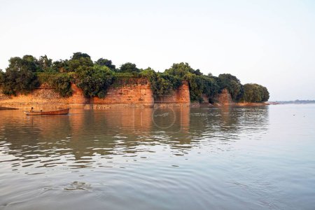 Foto de Fuerte Mughal con río Ganges, Allahabad, Uttar Pradesh, India, Asia - Imagen libre de derechos