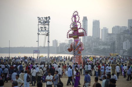 Foto de Dassera festival immersion girgaum chowpatty mumbai Maharashtra India Asia - Imagen libre de derechos