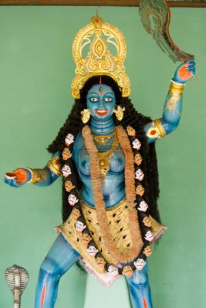 Téléchargez les photos : Statue de la déesse Kali dans le temple ; Bangladesh - en image libre de droit