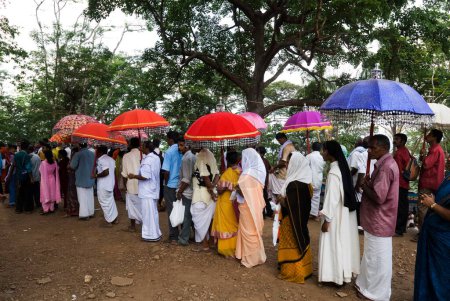 Téléchargez les photos : Procession, festival annuel Malayattur Kurussumudi Perunal du Sanctuaire Saint Thomas, Kerala, Inde - en image libre de droit