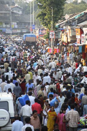 Foto de Multitud en la carretera, Diwali fiebre de las compras, mercado de Dadar, Mumbai Bombay, Maharashtra, India - Imagen libre de derechos