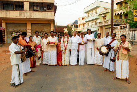 Téléchargez les photos : Mariée Procession, Nattukottai Chettiar, Mariage communautaire Nagarathar, Chettinad, Tamil Nadu - en image libre de droit