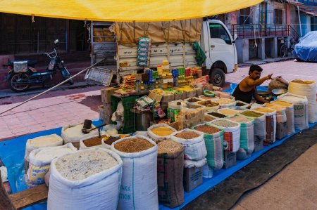 Foto de Mercado de pueblo, banavasi, sirsi, uttara kannada, karnataka, india, asia - Imagen libre de derechos
