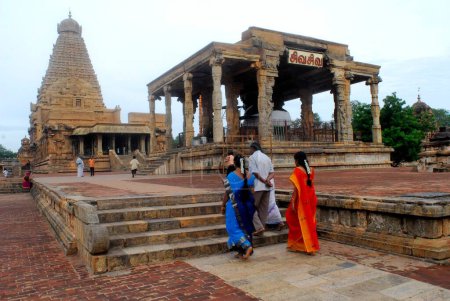 Téléchargez les photos : Temple Brihadeshwara également appelé Grand temple, Periya koil, construit au 10ème siècle après JC Par Raja Chola dédié au Seigneur Shiva à Thanjavur, Tamil Nadu, Inde - en image libre de droit