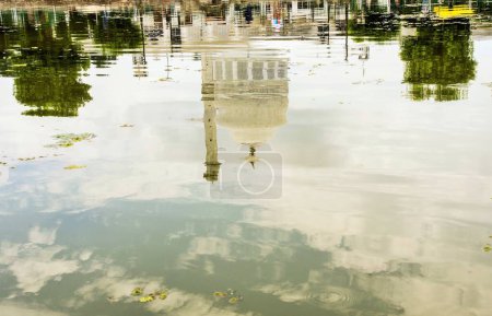 Téléchargez les photos : Sanctuaire Hazratbal reflété dans le lac Dal, Srinagar, Cachemire, Inde, Asie - en image libre de droit
