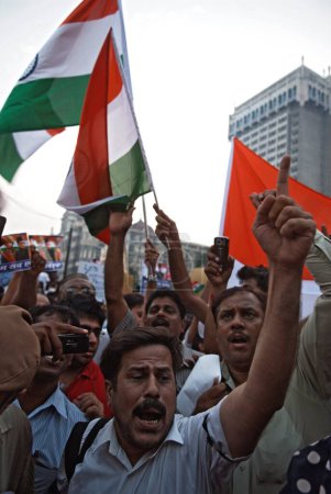 Foto de Manifestante tras ataque terrorista de muyahidines decanos en Bombay Mumbai - Imagen libre de derechos