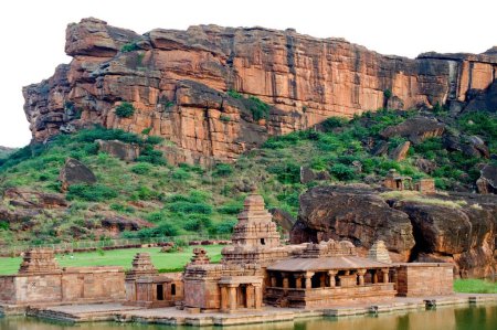 Téléchargez les photos : Temple Bhutanatha et agasthya tirtha, Badami, Bagalkot, Karnataka, Inde - en image libre de droit