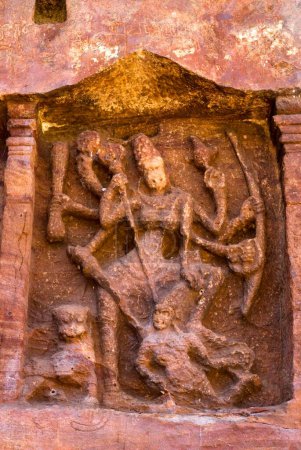 Mahishasuramardini Bas-relief dans le temple de la grotte 7ème siècle ; Badami ; Karnataka ; Inde