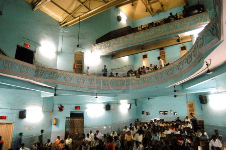 Téléchargez les photos : Intérieurs du théâtre Edward à Kalbadevi, Bombay Mumbai, Maharashtra, Inde - en image libre de droit