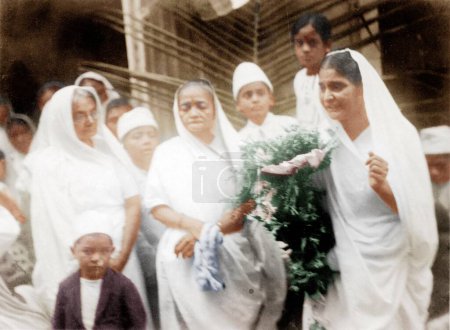 Foto de Kasturba Gandhi con otras mujeres, Salt Satyagraha, India, Asia, octubre 1930 - Imagen libre de derechos