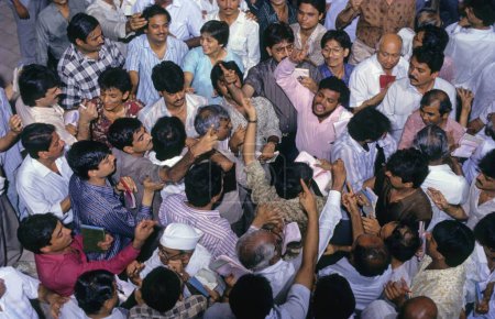 Téléchargez les photos : Foule à la Bourse, Inde - en image libre de droit