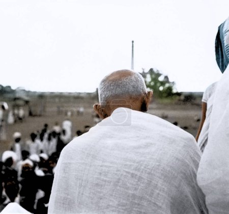 Foto de Mahatma Gandhi después de la reunión de oración, Sevagram, Wardha, Maharashtra, India, Asia, 2 de octubre 1944 - Imagen libre de derechos